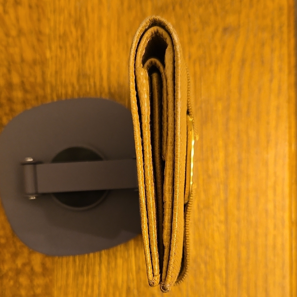 Salvatore Ferragamo/Vintage/Tan Bifold Wallet - Picture 5 of 10